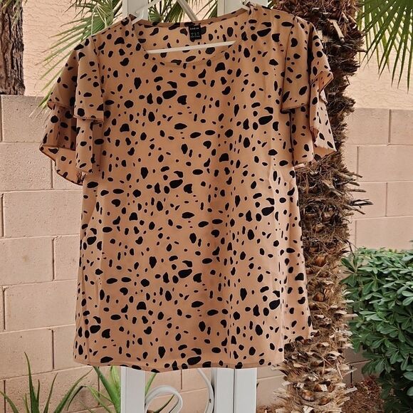 5/$15women's size small tan and black animal print short ruffled sleev… - Picture 1 of 6